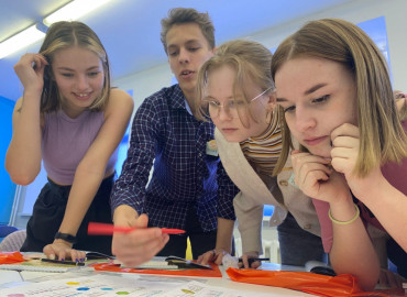 Плантации малины и приложение для туристов SevenHills: школьники из Пермского края презентовали стартапы по развитию своих городов и сел